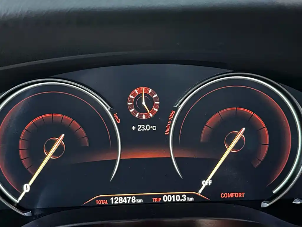 BMW 5 Series — миниатюра 8