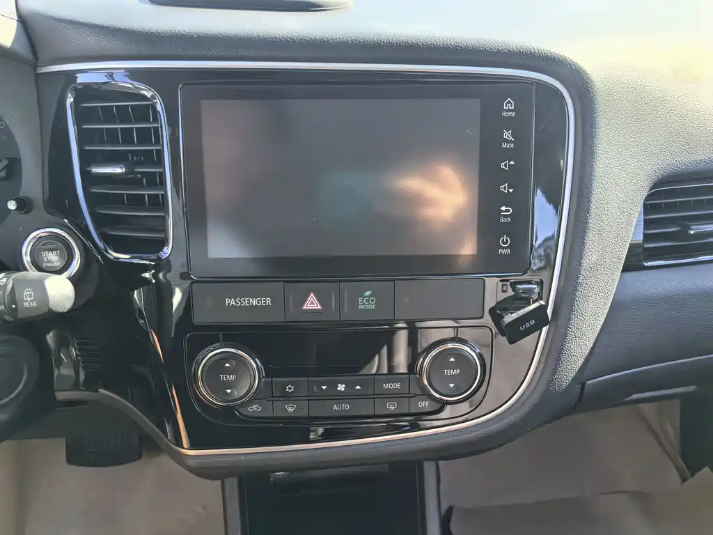 Mitsubishi Outlander — миниатюра 14