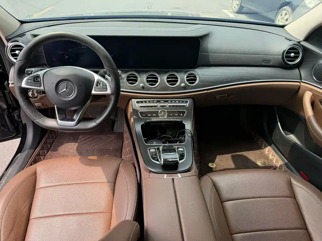 Mercedes-Benz E-Class — миниатюра 9