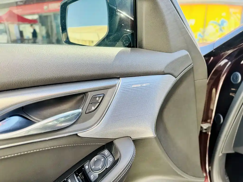 Cadillac CT5 — миниатюра 6