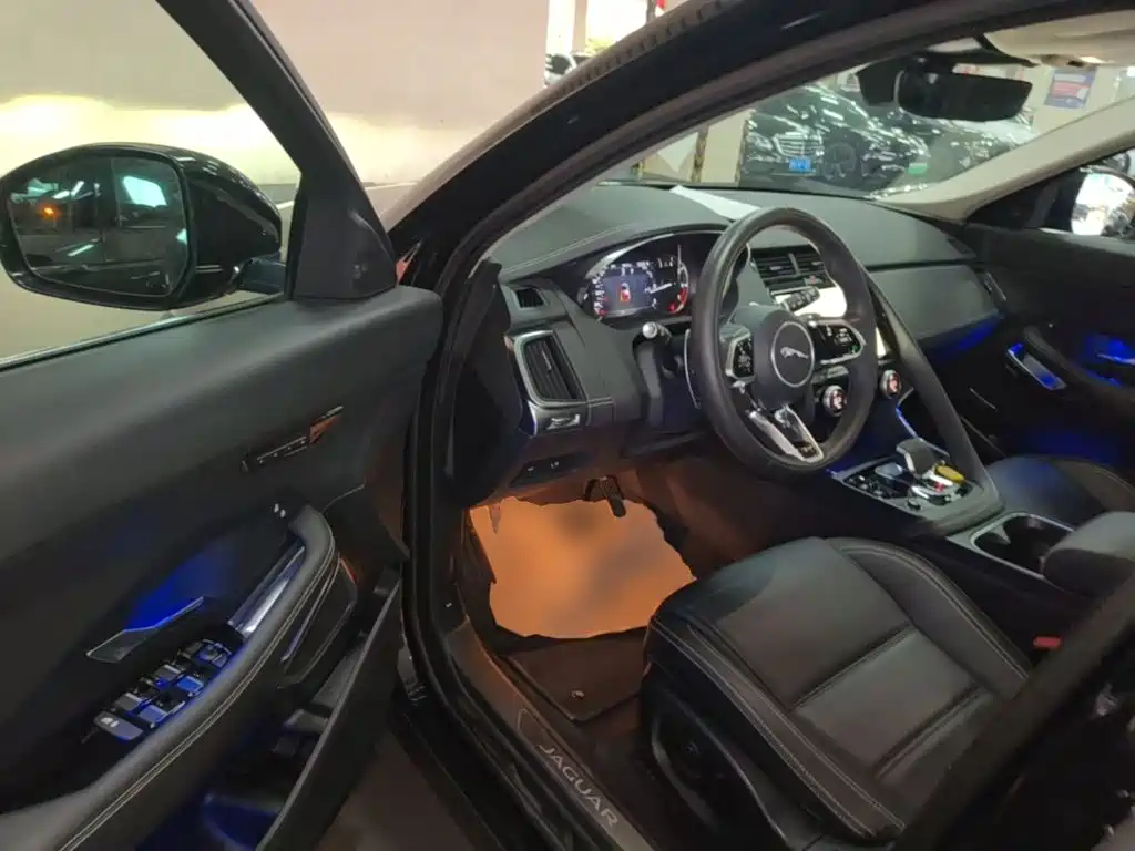 Jaguar E-PACE — миниатюра 16