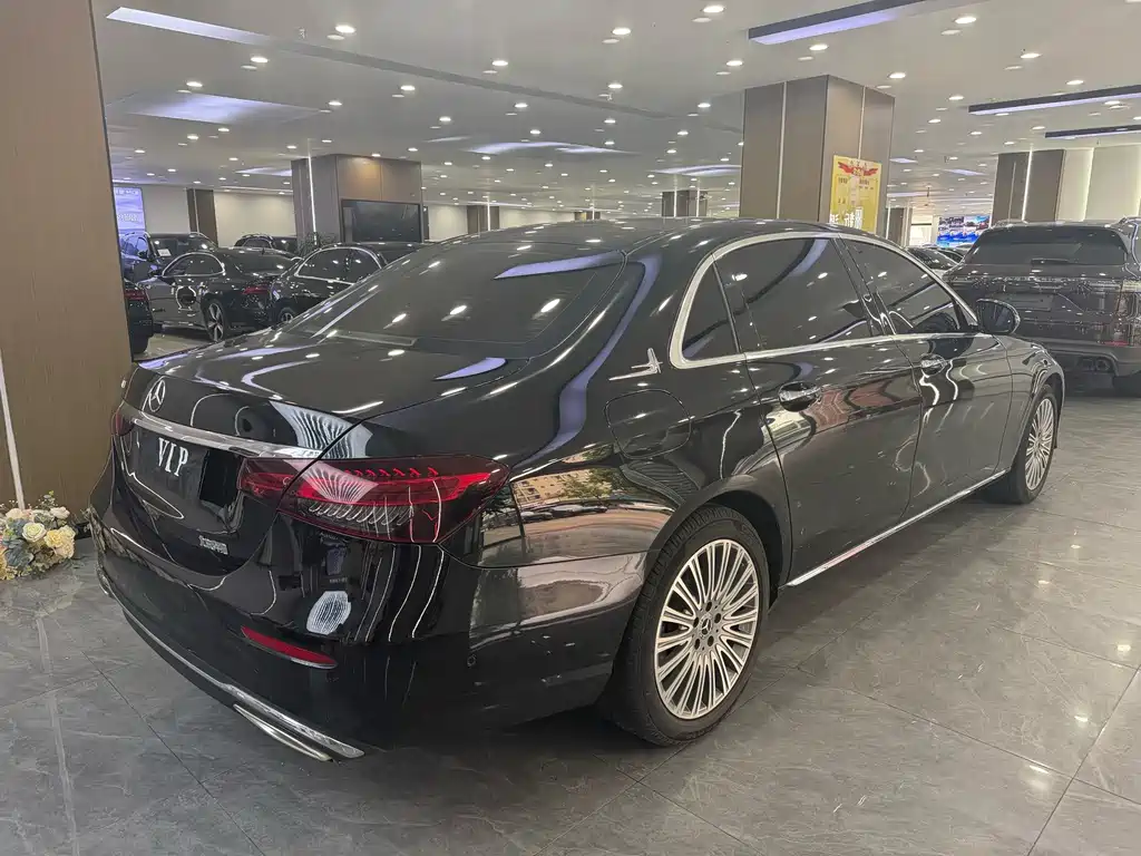 Mercedes-Benz E-Class — миниатюра 6