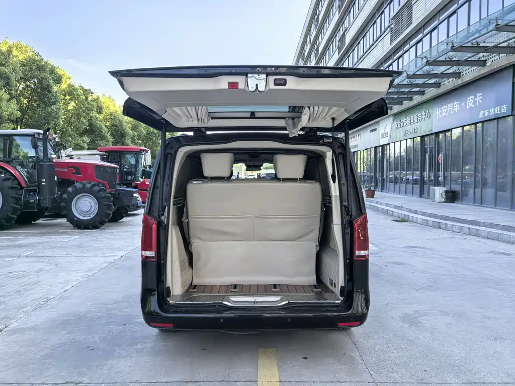 Mercedes-Benz V-Class - фото 28
