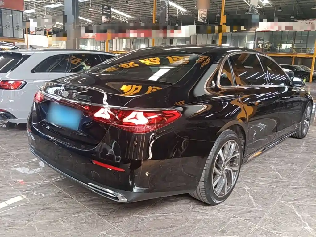 Mercedes-Benz E-Class — миниатюра 7
