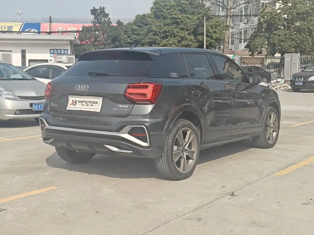 AUDI Q2L