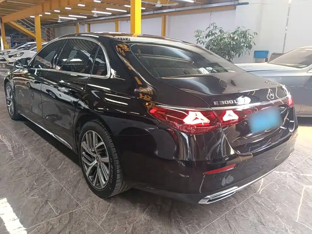 Mercedes-Benz E-Class — миниатюра 5