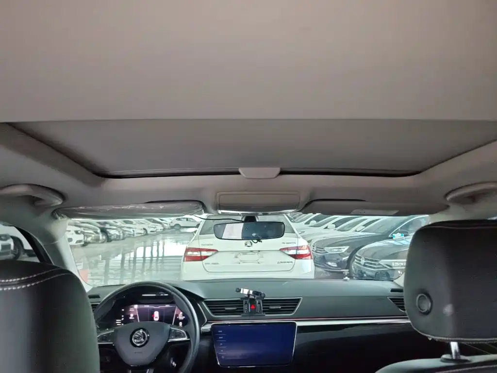 Skoda Superb — миниатюра 18