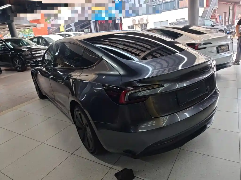 Tesla Model 3 — миниатюра 5