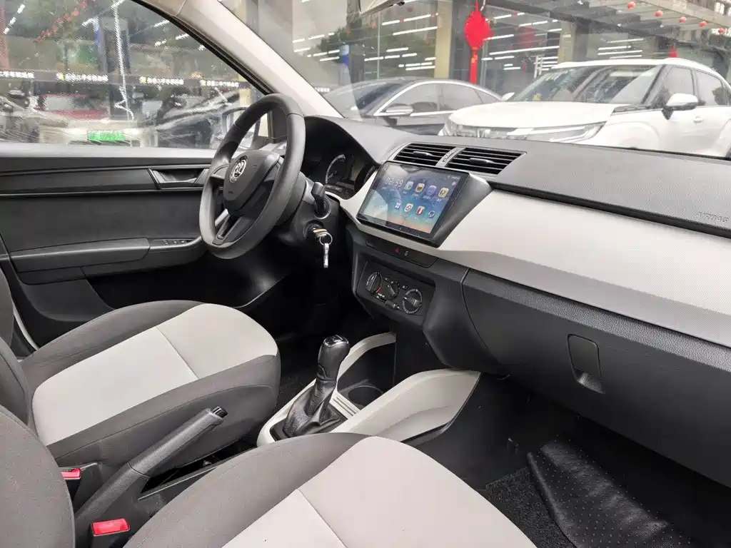 Skoda Fabia — миниатюра 8