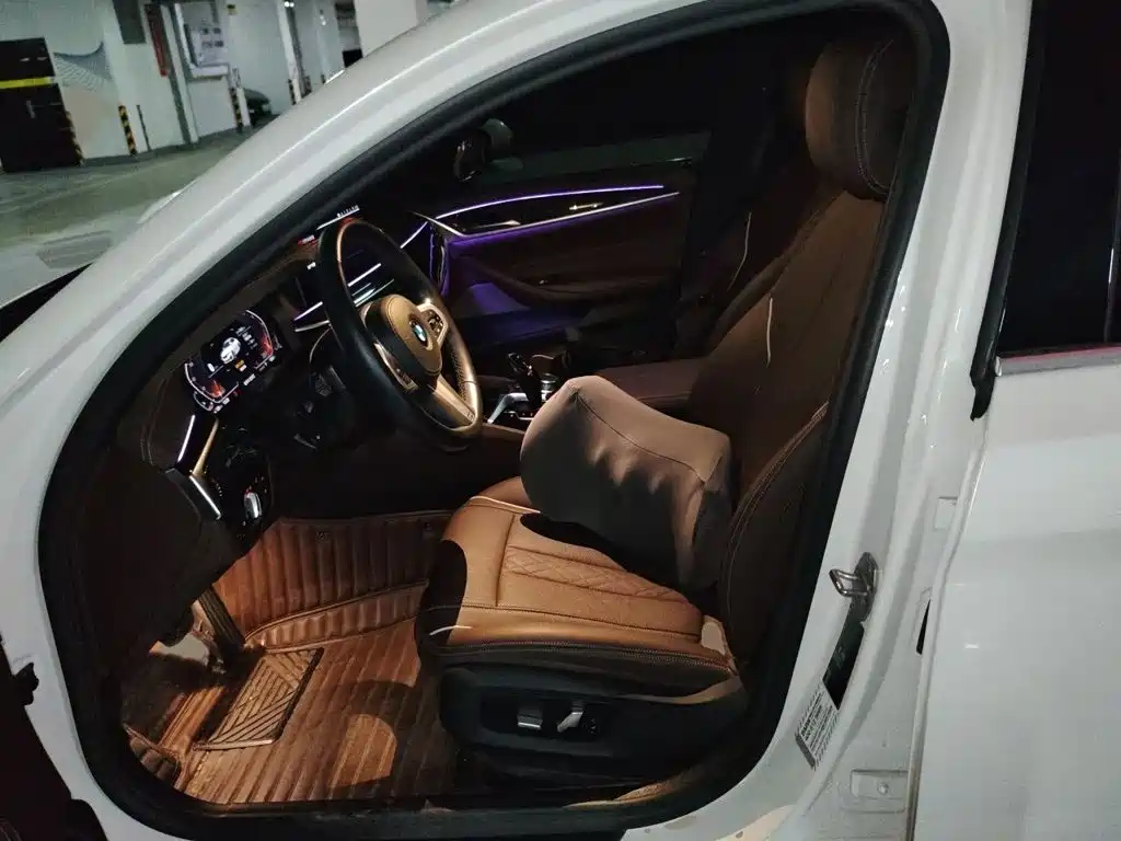 BMW 5 Series — миниатюра 8