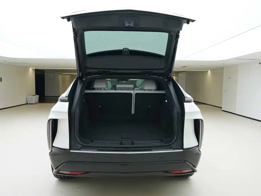 Cadillac Lyriq — миниатюра 5