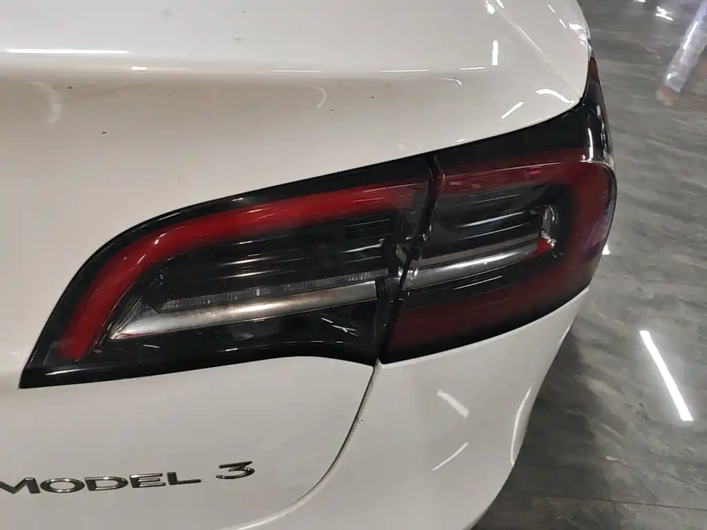 Tesla Model 3 — миниатюра 8