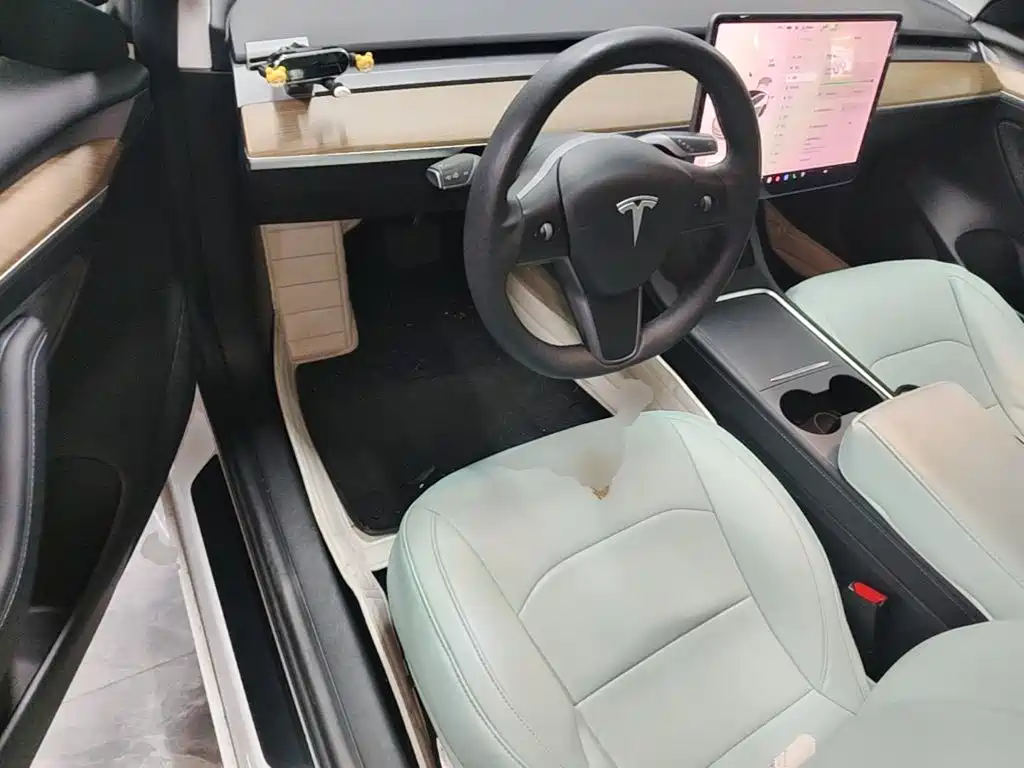 Tesla Model 3 — миниатюра 16