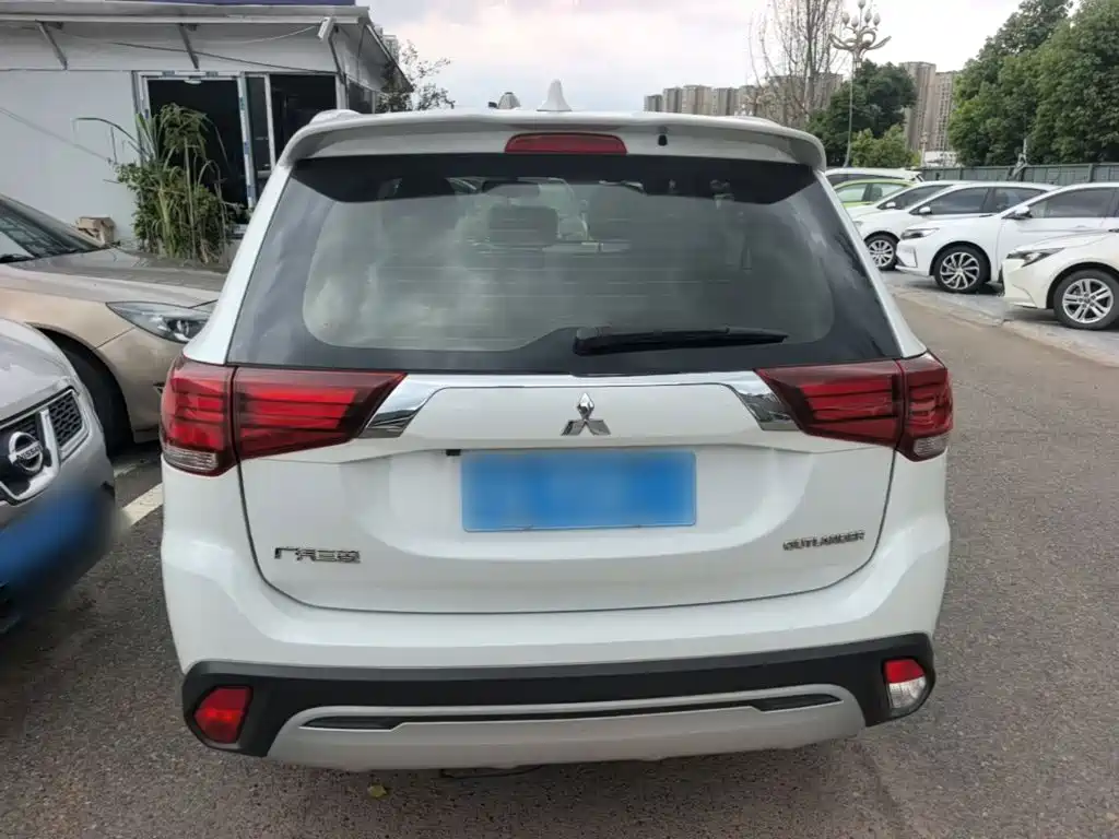 Mitsubishi Outlander — миниатюра 6
