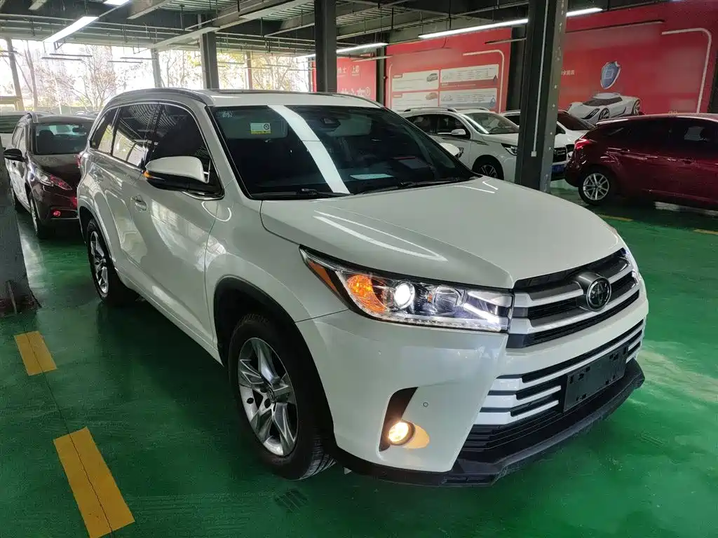 TOYOTA HIGHLANDER