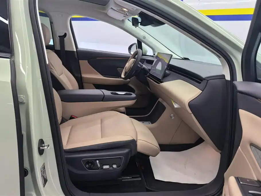 Hongqi 06 2025 520
