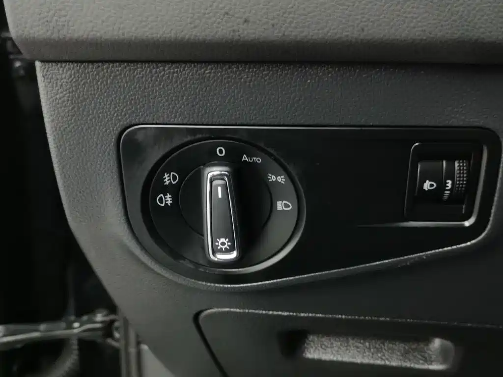 Volkswagen Tiguan L — миниатюра 21