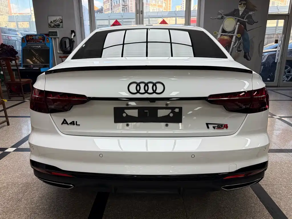 Audi A4L 2023 40 TFSI Luxury
