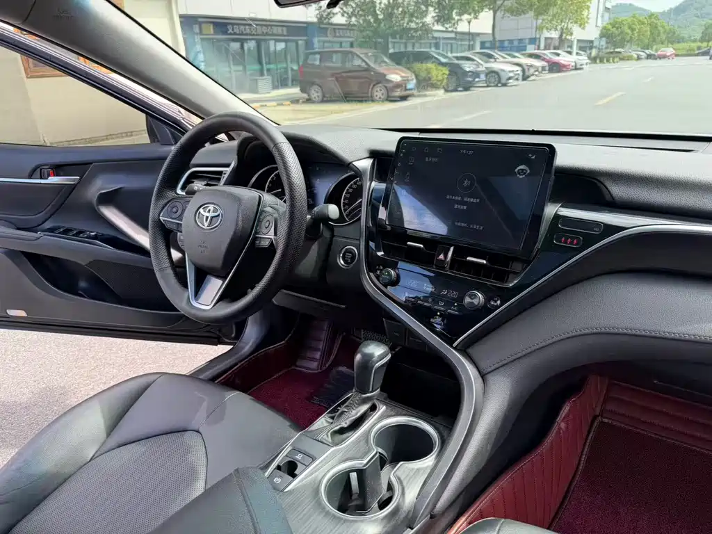 Toyota Camry — миниатюра 12