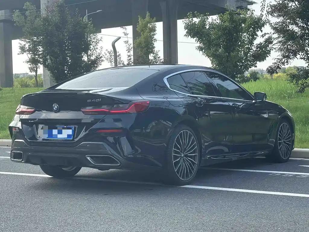 BMW 8 Series — миниатюра 3