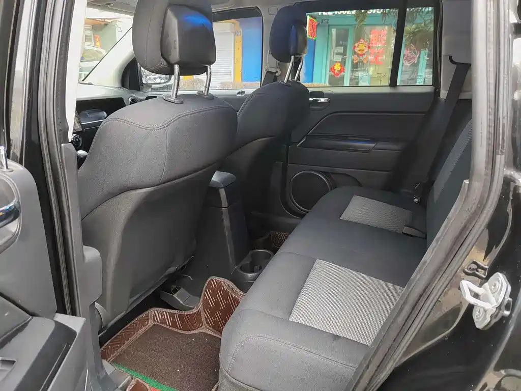 Jeep Compass (Import) — миниатюра 7