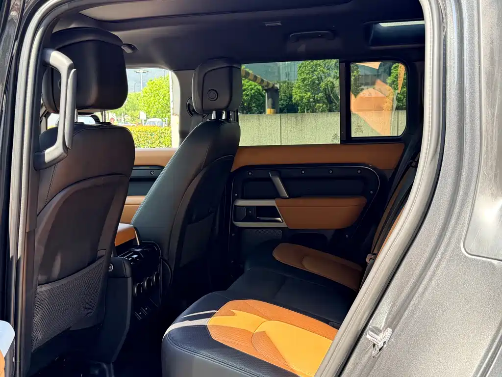 Land Rover Defender — миниатюра 12