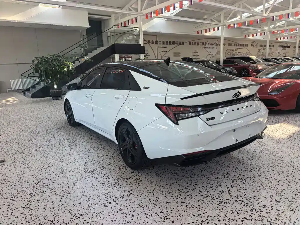 Hyundai Elantra — миниатюра 5