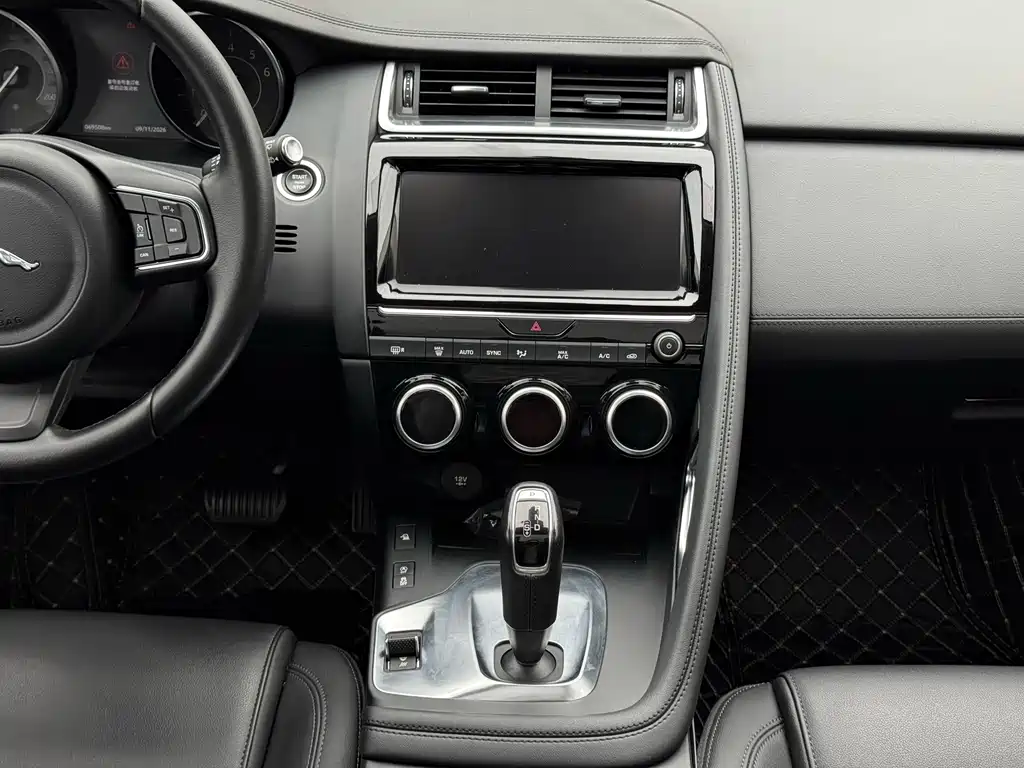 Jaguar E-PACE — миниатюра 9