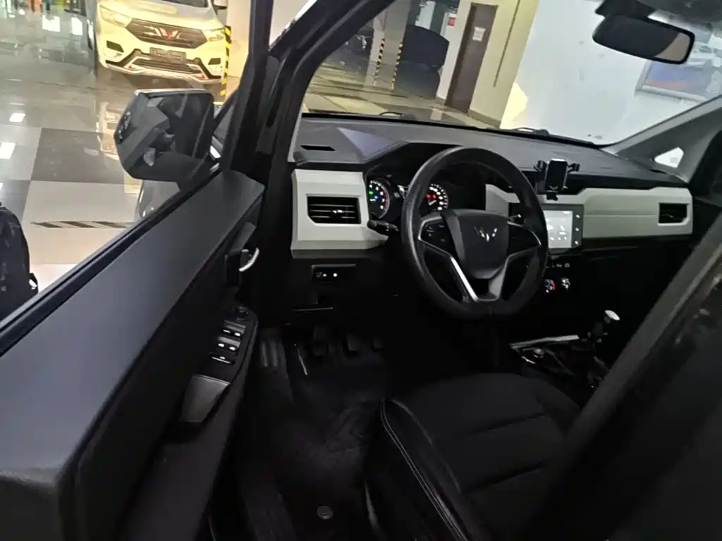 Wuling Hongguang PLUS — миниатюра 12