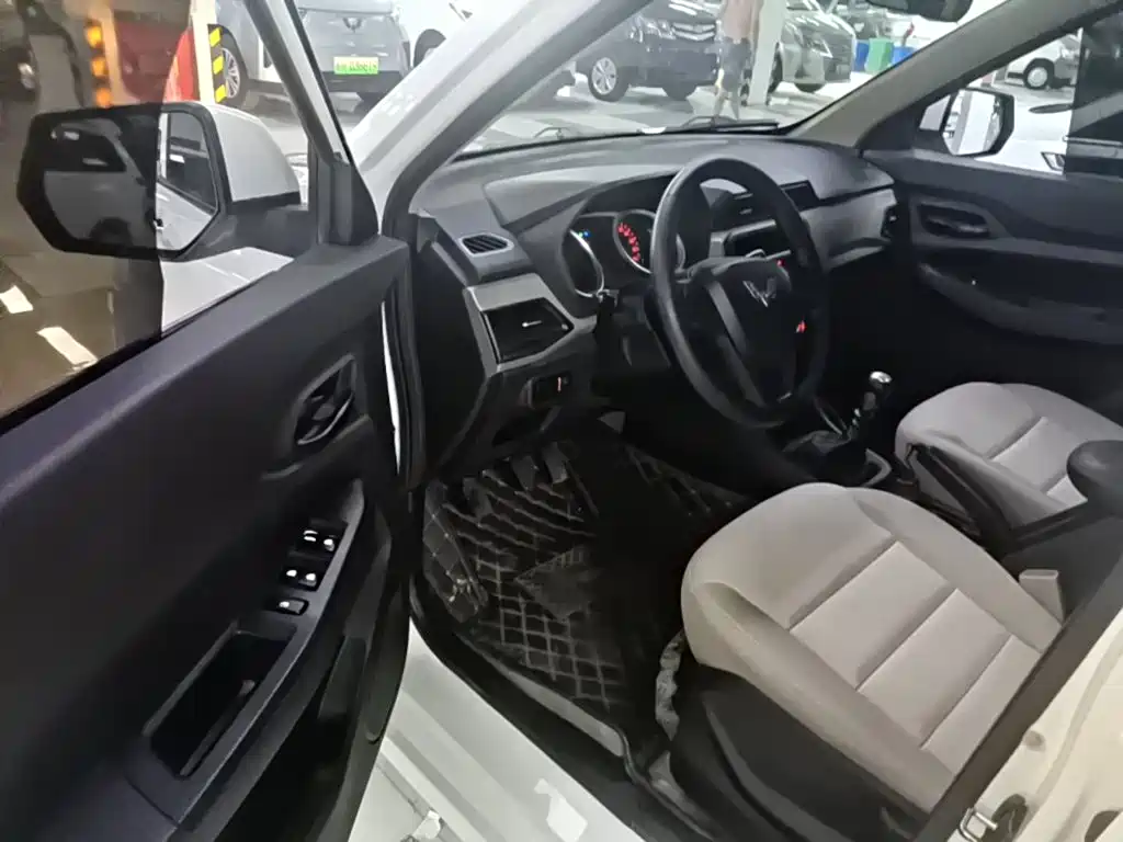 Wuling Hongguang — миниатюра 16