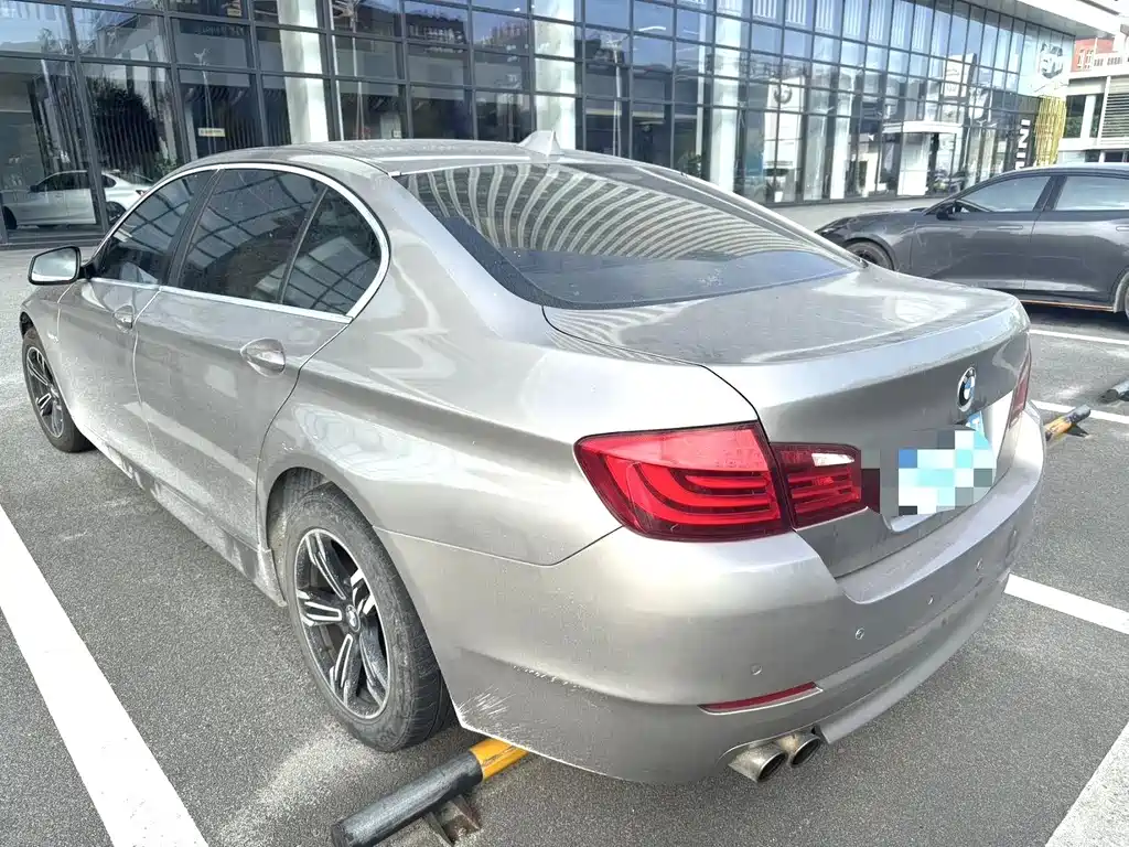 BMW 5 Series — миниатюра 7