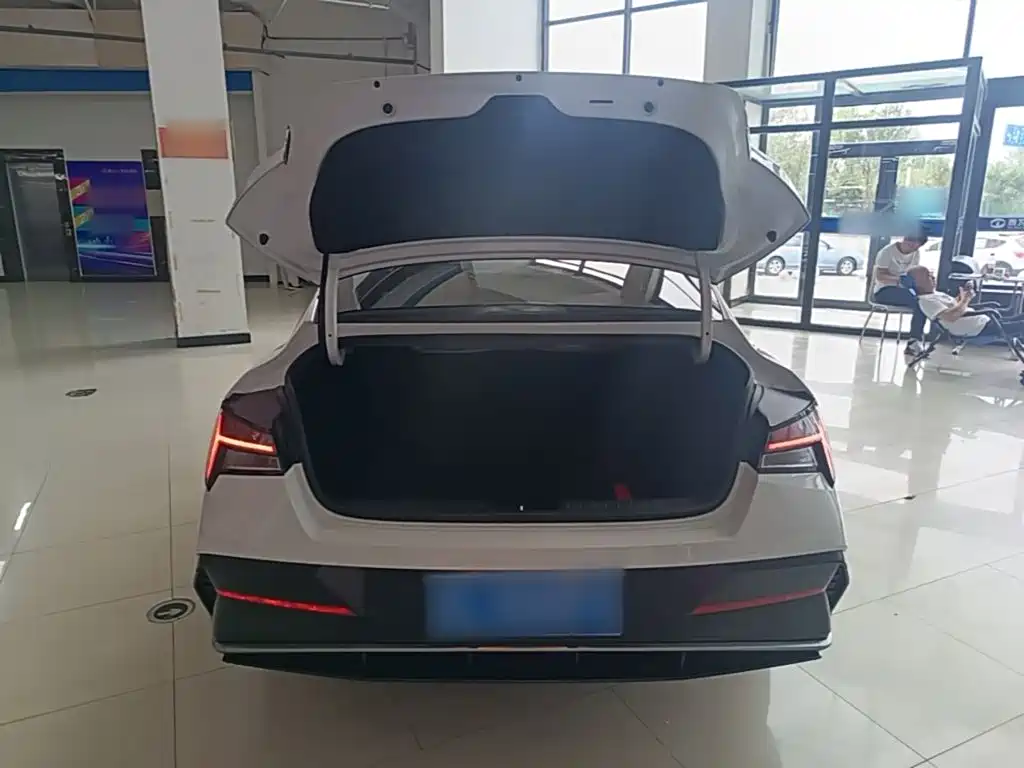 Hyundai Elantra — миниатюра 19