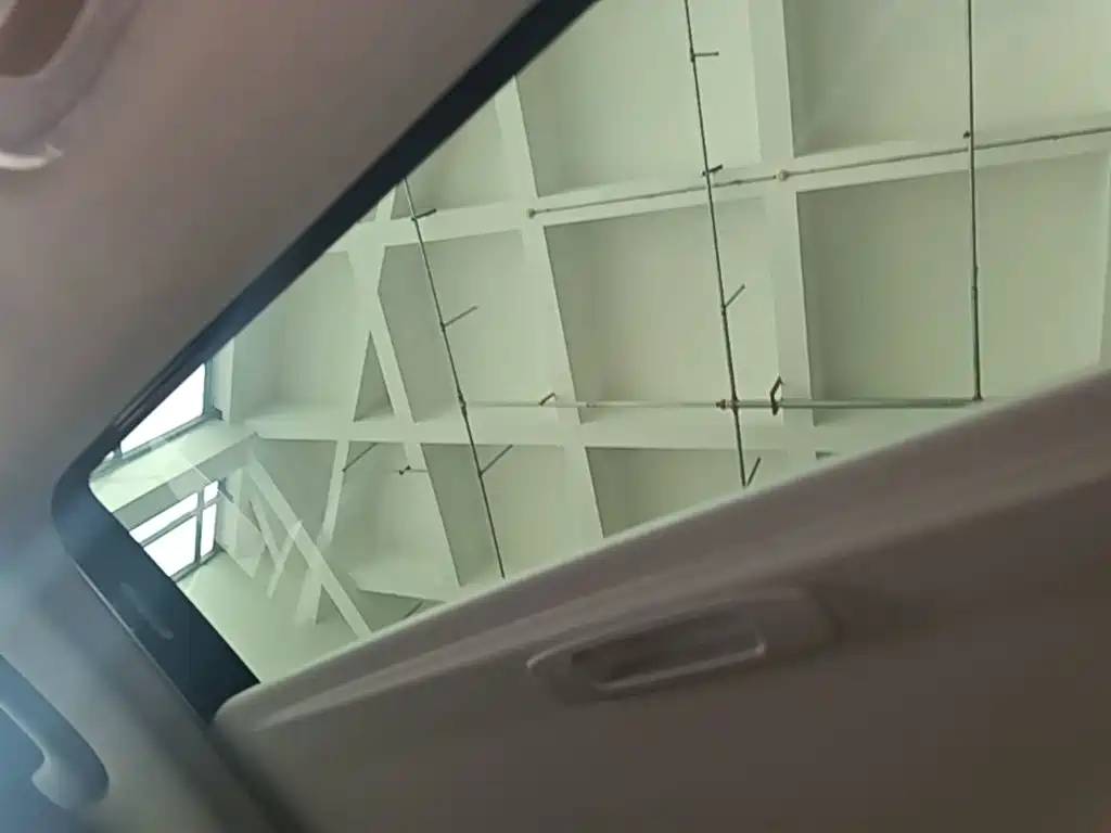 Hyundai Elantra — миниатюра 18