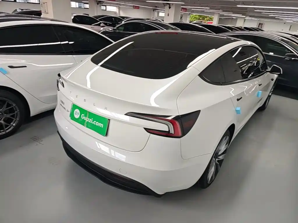 Tesla Model 3 — миниатюра 7
