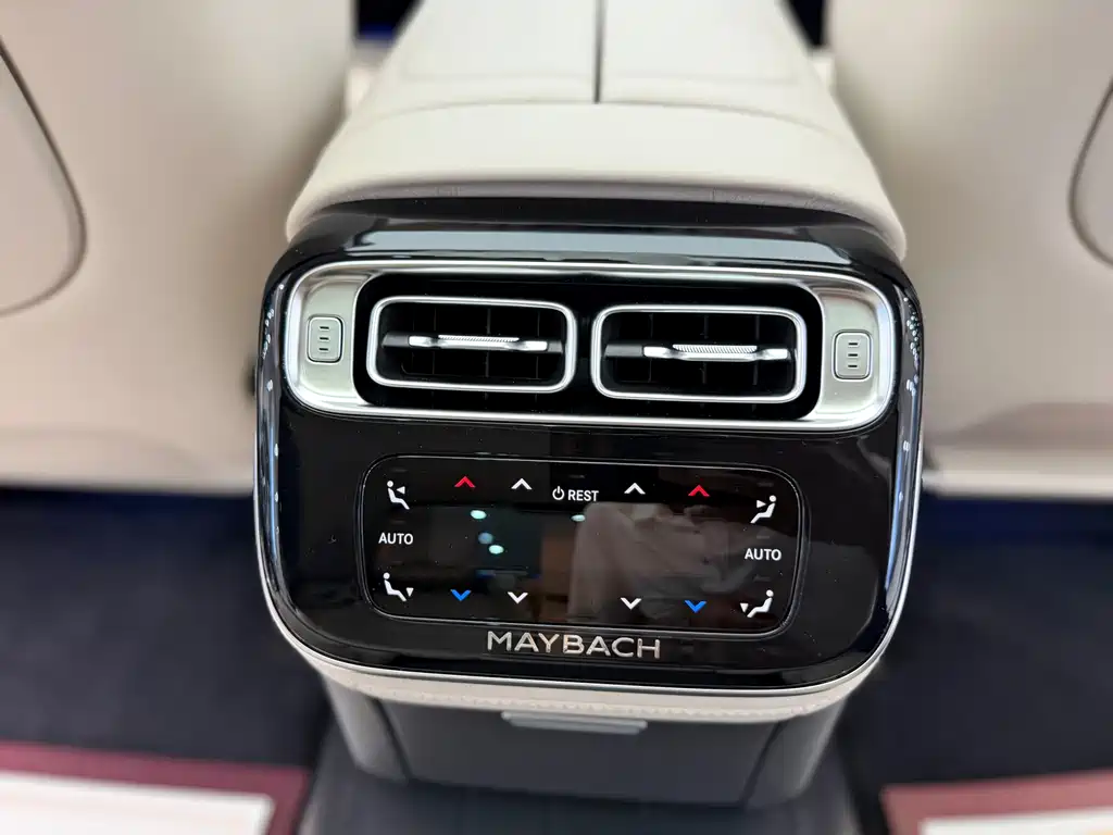 Mercedes-Benz S-Class — миниатюра 12