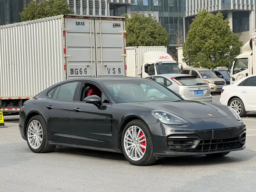 PORSCHE PANAMERA