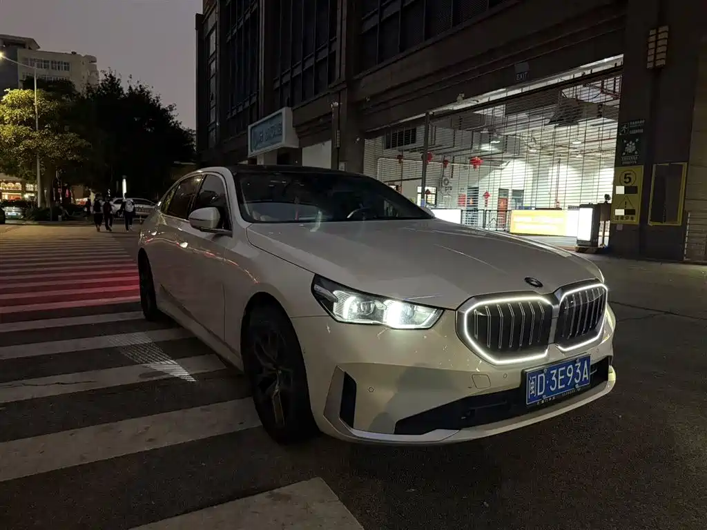 BMW 5 SERIES
