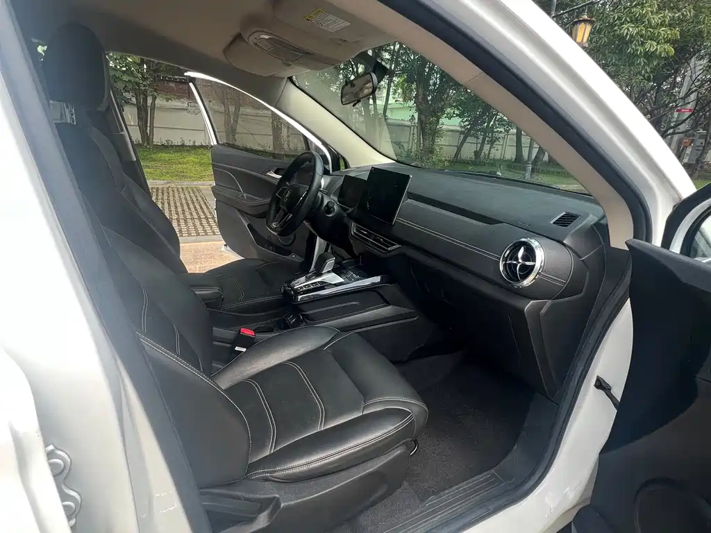 BYD Yuan EV — миниатюра 9
