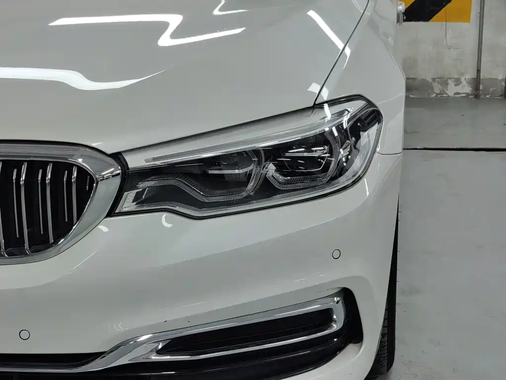 BMW 5 Series — миниатюра 5