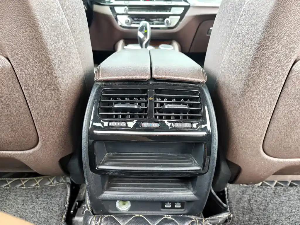 BMW 5 Series — миниатюра 11