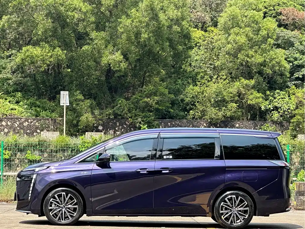 GAC Motor Trumpchi E8 PHEV — миниатюра 17