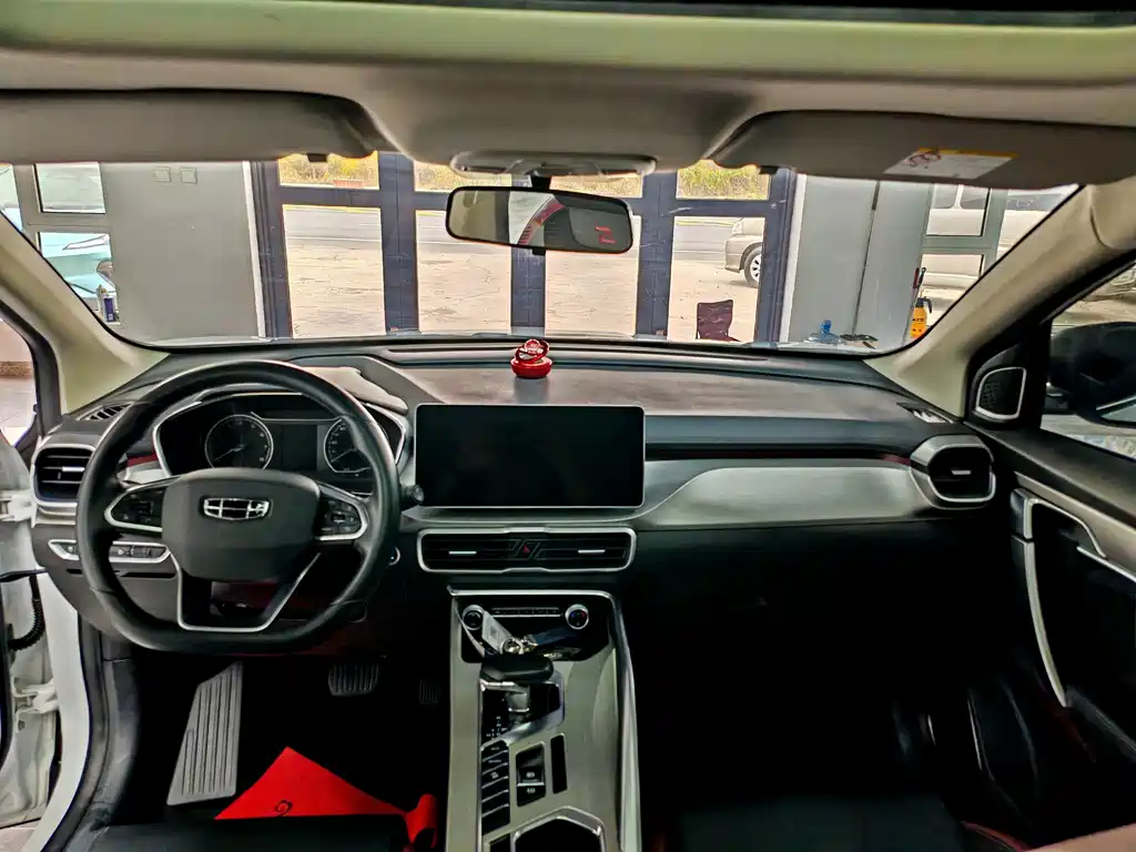 Geely Binyue — миниатюра 9