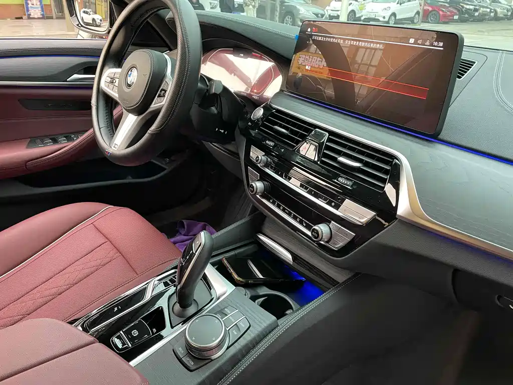 BMW 5 Series — миниатюра 4