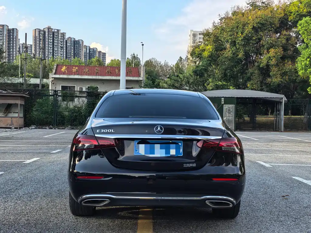 Mercedes-Benz E-Class — миниатюра 11