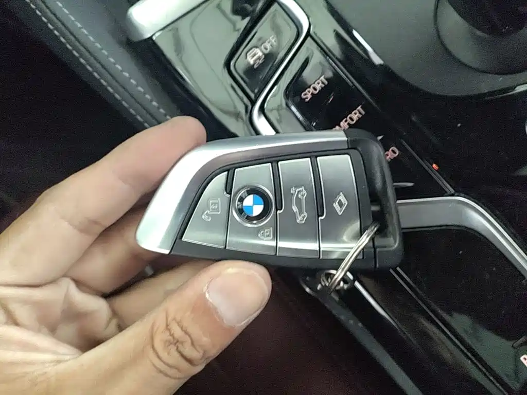 BMW 5 Series — миниатюра 9