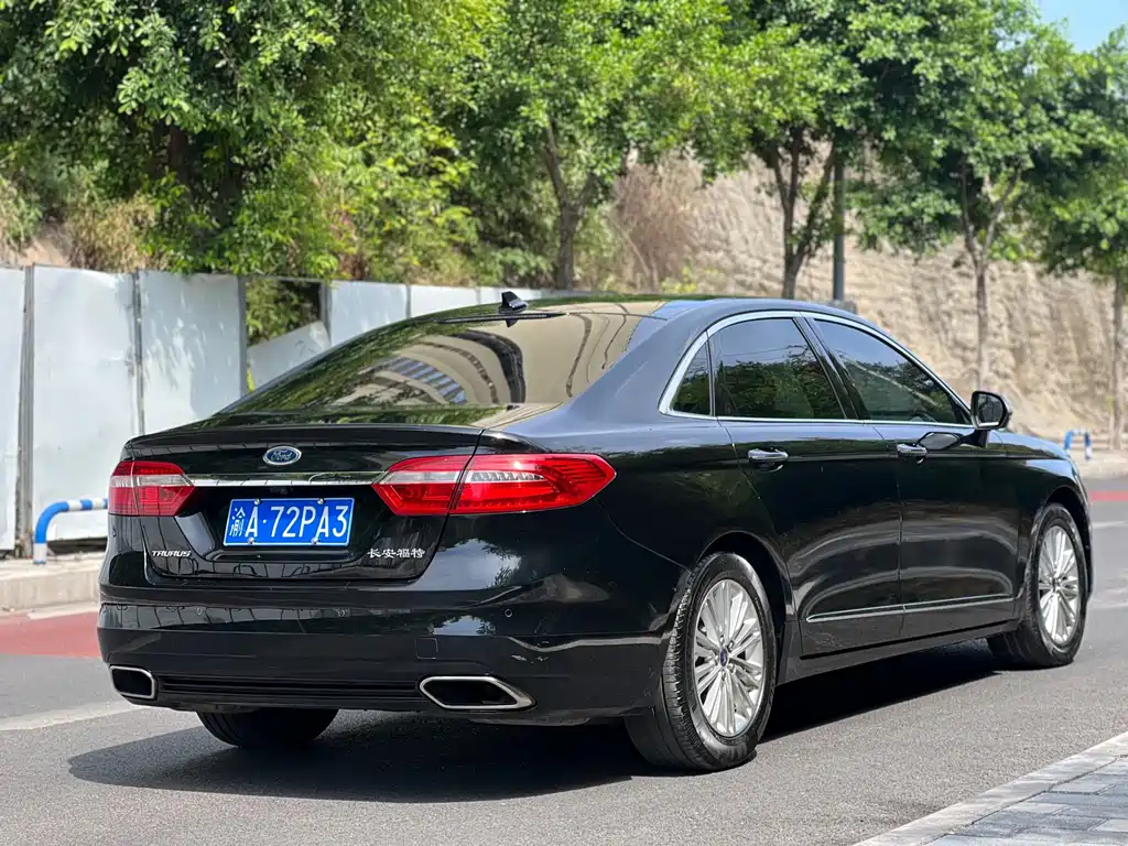 Ford Taurus — миниатюра 9