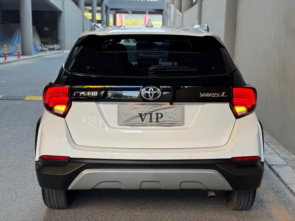 Toyota Yaris L 2022 — фото 5