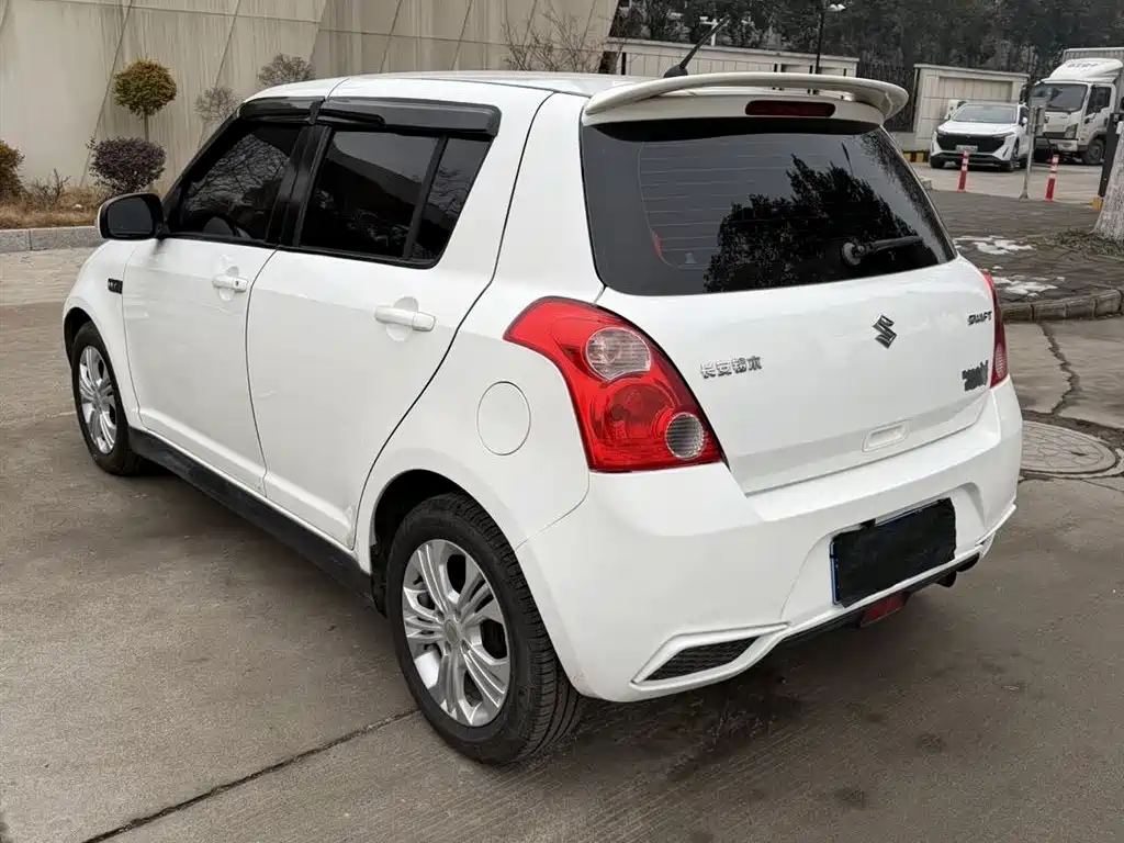 SUZUKI SWIFT