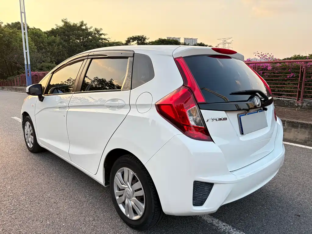 Honda Fit — миниатюра 5