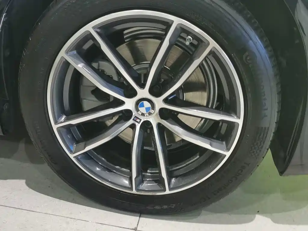 BMW 5 Series — миниатюра 11